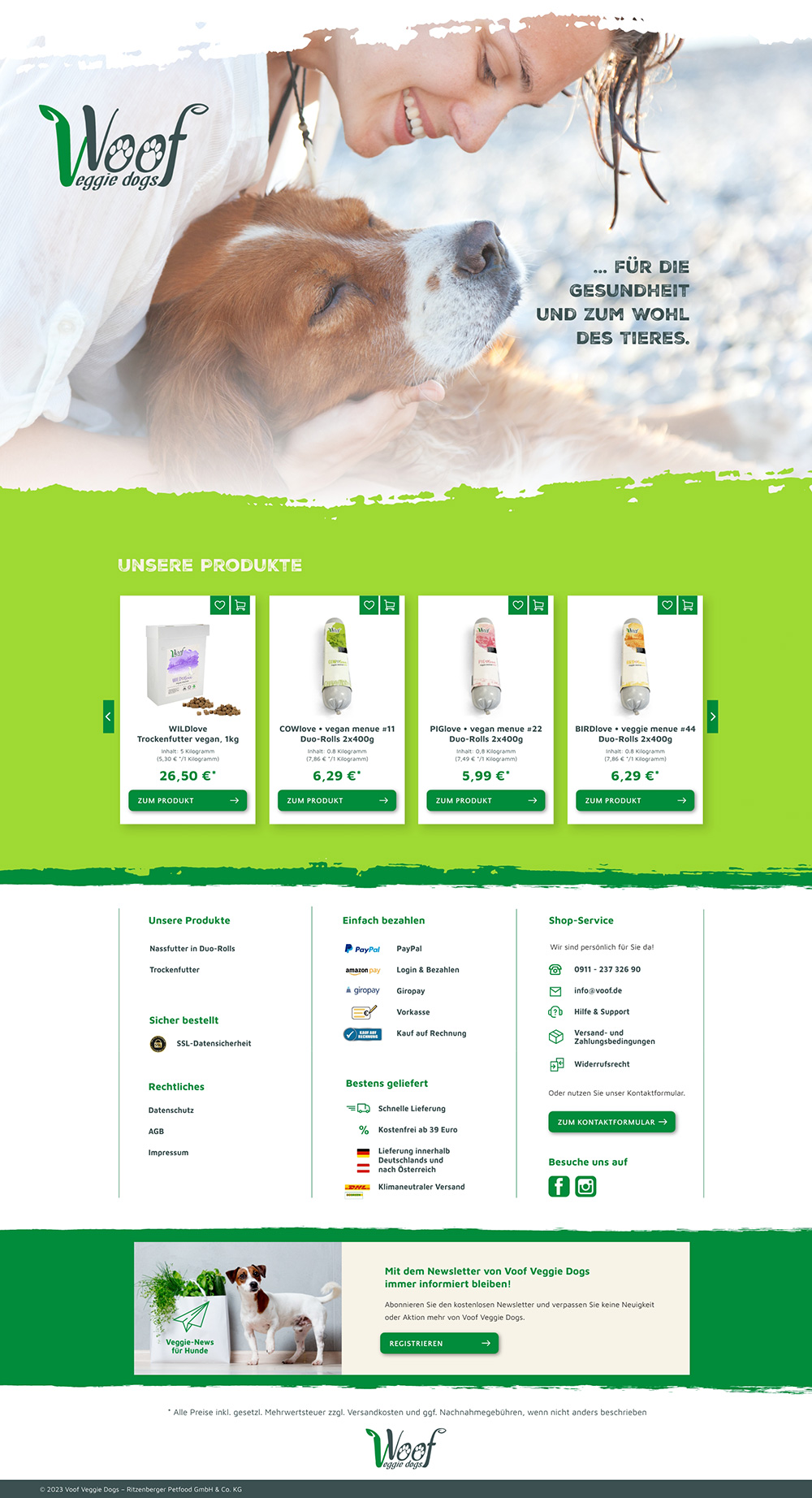 Onlineshop Voof Veggie Dogs Seite Produkte; Header: Nahaufnahme Frau krauelt Hals ihres Hundes, der an sie gelehnt mit geschlossenen Augen genießt; Produktslider; Farbgestaltung helle freundliche Grüntöne kombiniert mit Weiß und cremefarben